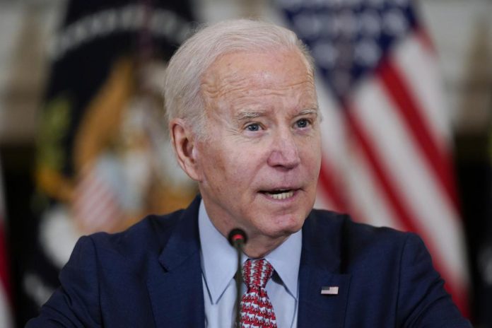 El presidente Joe Biden habla durante una reunión con el Consejo de Asesores en Ciencia y Tecnología de la presidencia, el 4 de abril de 2023, en la Casa Blanca. (AP Foto/Patrick Semansky, archivo)